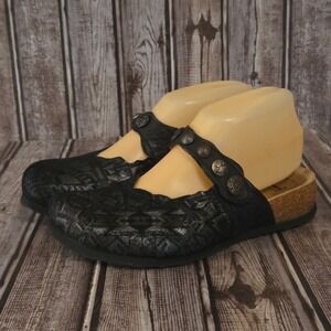 Sz 38/ 7.5 Womens Think! Julia Black Silver Metallic Geometric Mary Jane Clogs